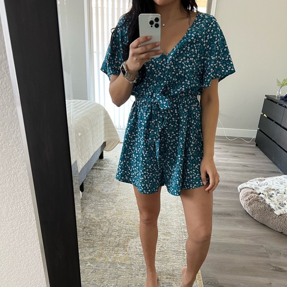 Floral Romper - Picture 6 of 7